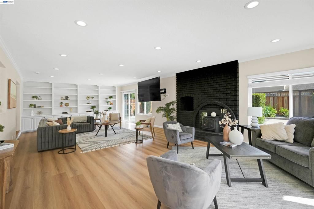 Image 11 of property listing at 9519 Broadmoor Dr, San Ramon, CA 94583