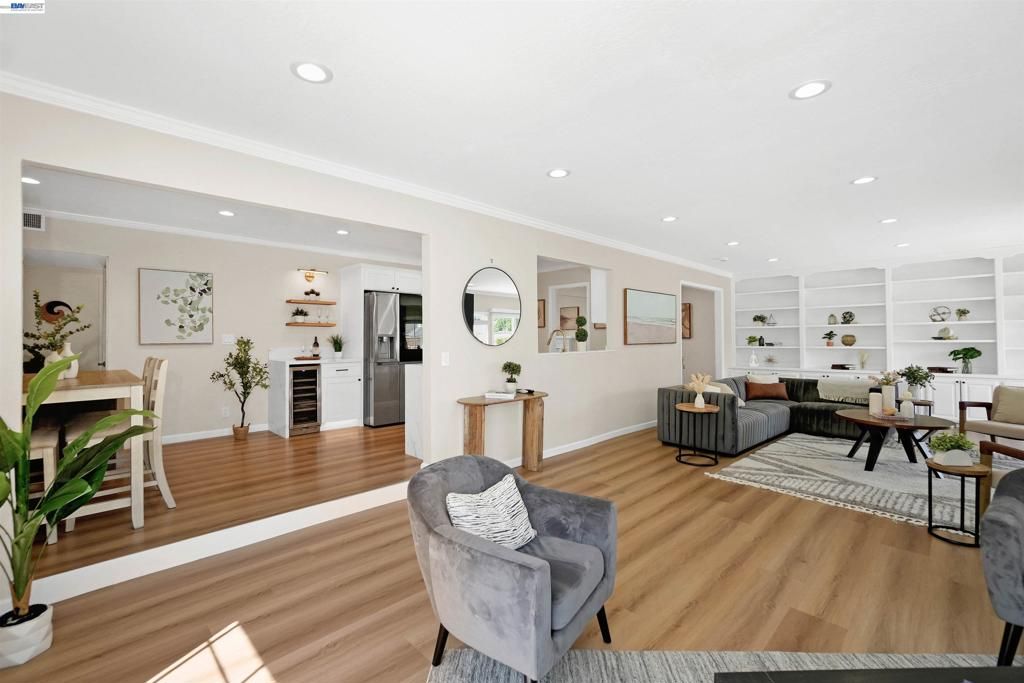 Image 13 of property listing at 9519 Broadmoor Dr, San Ramon, CA 94583