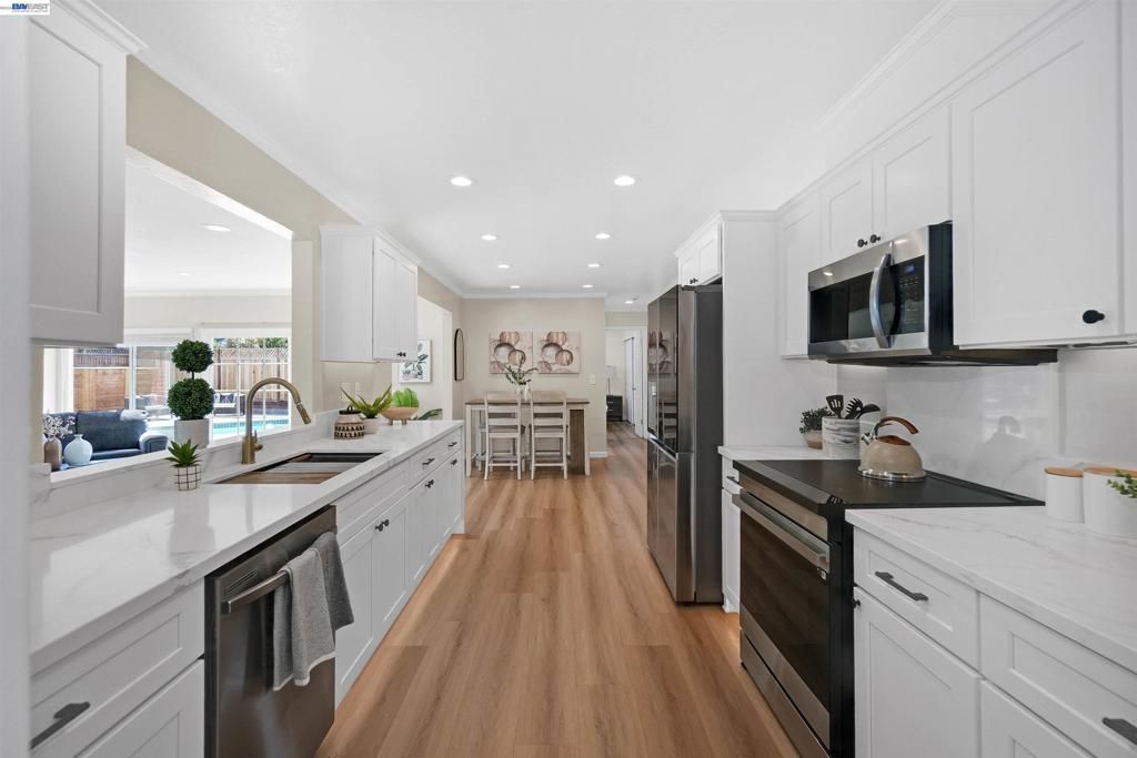 Image 16 of property listing at 9519 Broadmoor Dr, San Ramon, CA 94583