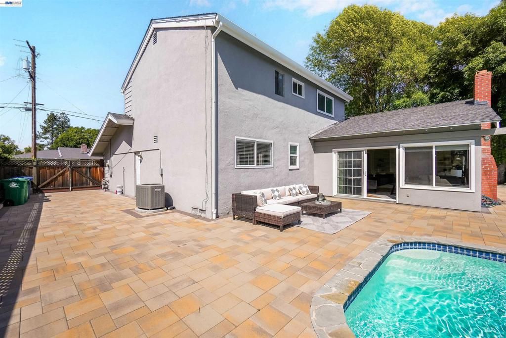 Image 32 of property listing at 9519 Broadmoor Dr, San Ramon, CA 94583