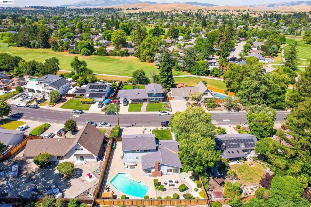 Image 39 of property listing at 9519 Broadmoor Dr, San Ramon, CA 94583