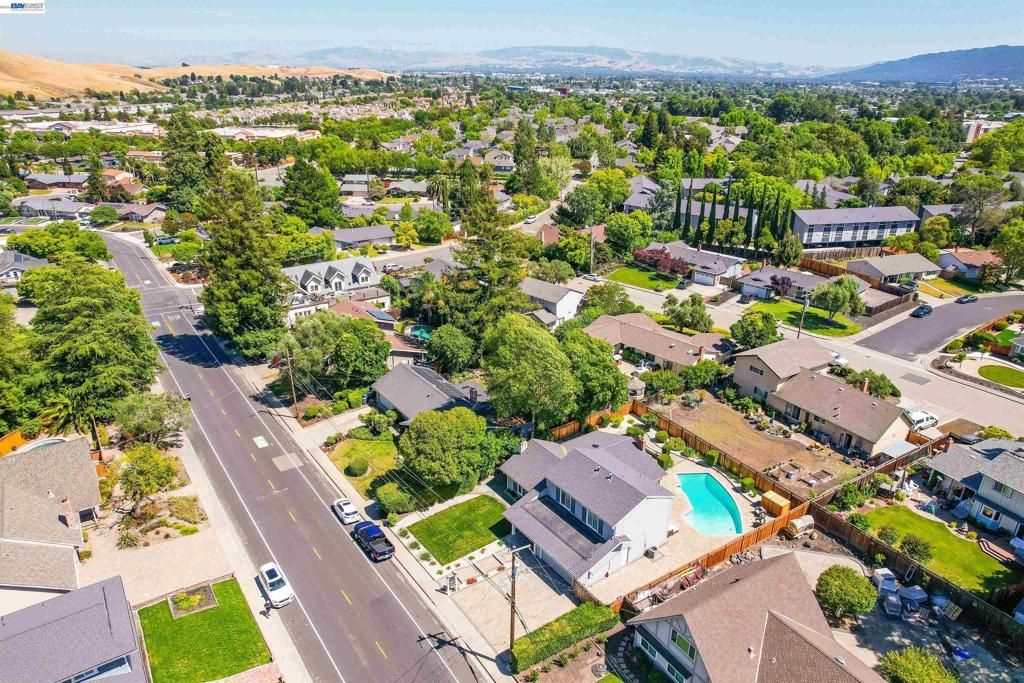 Image 40 of property listing at 9519 Broadmoor Dr, San Ramon, CA 94583