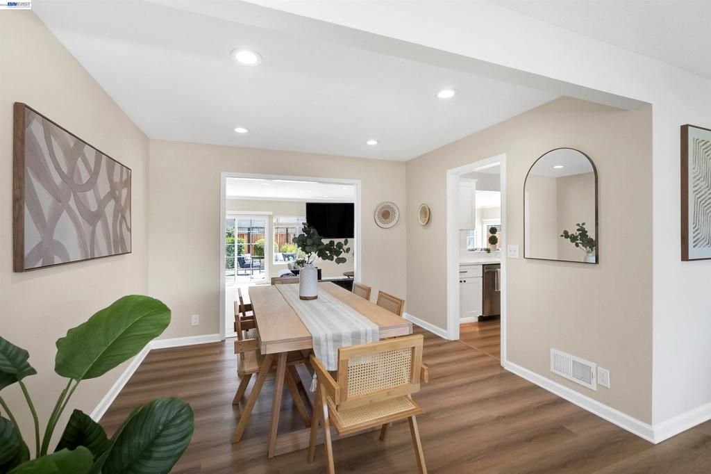 Image 8 of property listing at 9519 Broadmoor Dr, San Ramon, CA 94583