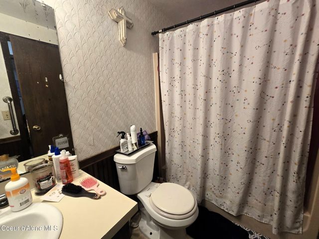 6225 W Rhode Island ST, Spirit Lake, ID 83869