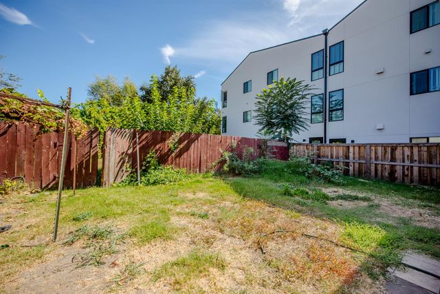 217 5th St, West Sacramento, CA 95605