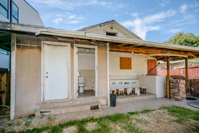 217 5th St, West Sacramento, CA 95605