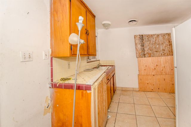 217 5th St, West Sacramento, CA 95605