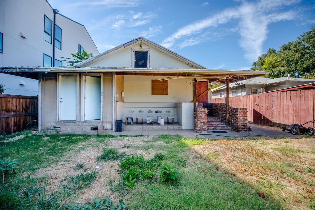 217 5th St, West Sacramento, CA 95605