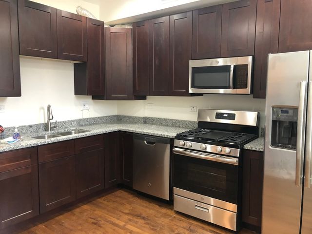 3340 W Berteau Avenue 2W, Chicago, IL 60618
