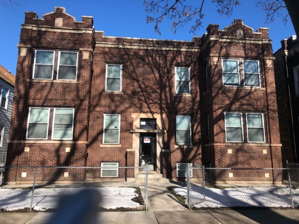 3340 W Berteau Avenue 2W, Chicago, IL 60618