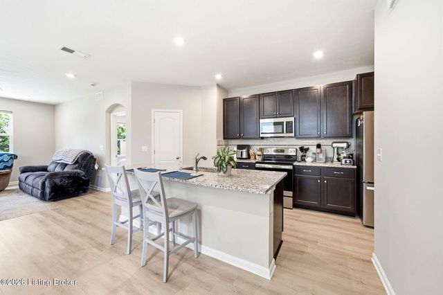 10049 Windcrest Farms Ln, Louisville, KY 40291