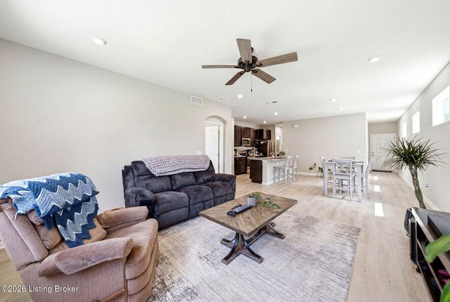10049 Windcrest Farms Ln, Louisville, KY 40291