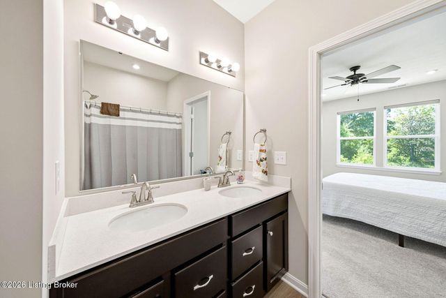 10049 Windcrest Farms Ln, Louisville, KY 40291