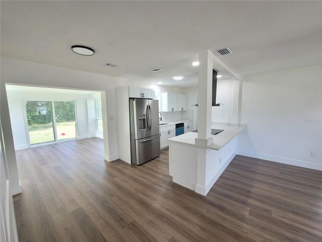 8 FLAMEVINE LANE, Debary, FL 32713