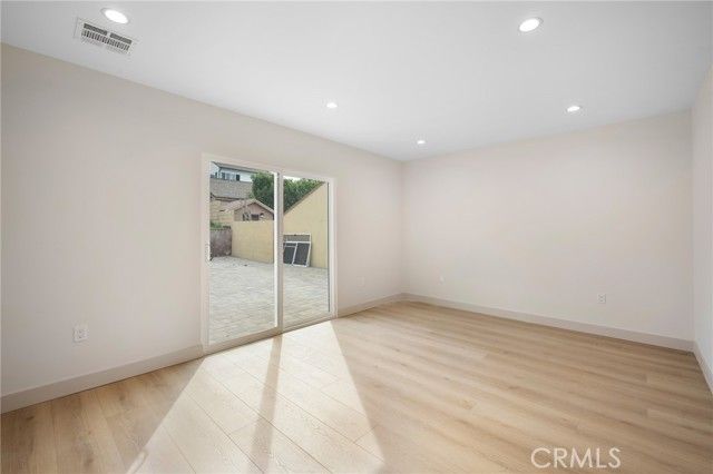 918 University, Burbank, CA 91504