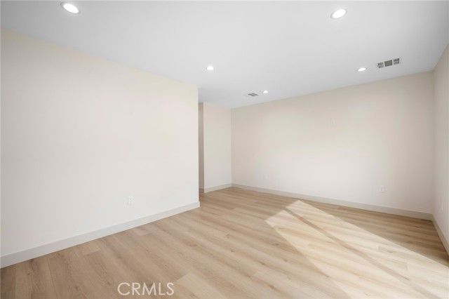 918 University, Burbank, CA 91504