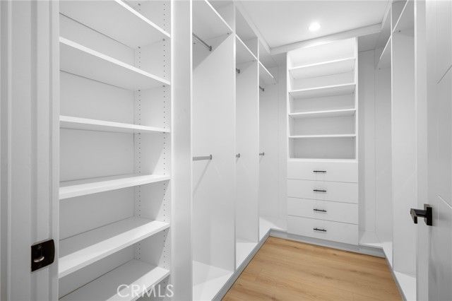 918 University, Burbank, CA 91504