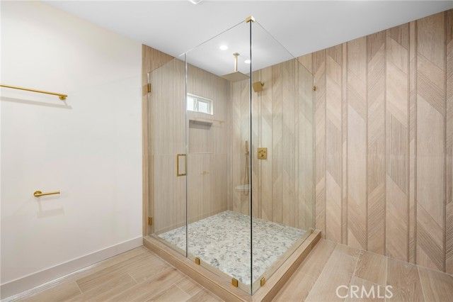 918 University, Burbank, CA 91504