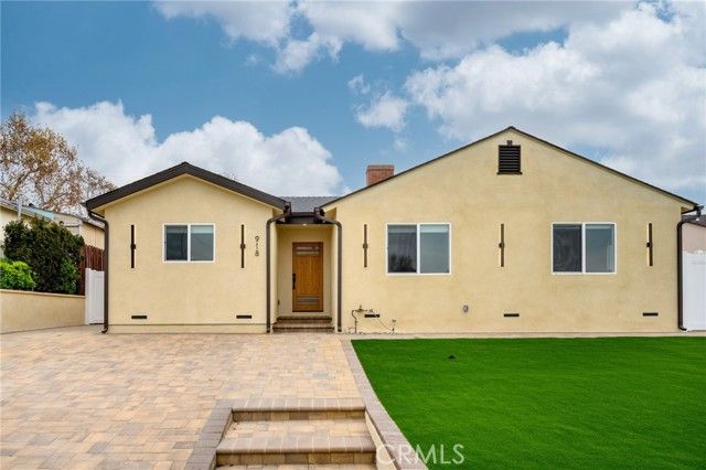 918 University, Burbank, CA 91504