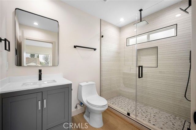 918 University, Burbank, CA 91504