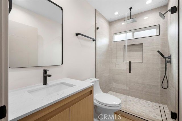 918 University, Burbank, CA 91504