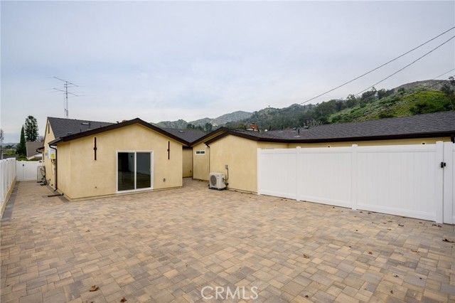 918 University, Burbank, CA 91504