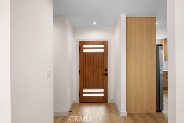 918 University, Burbank, CA 91504