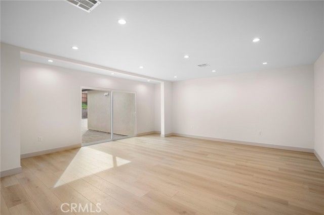 918 University, Burbank, CA 91504