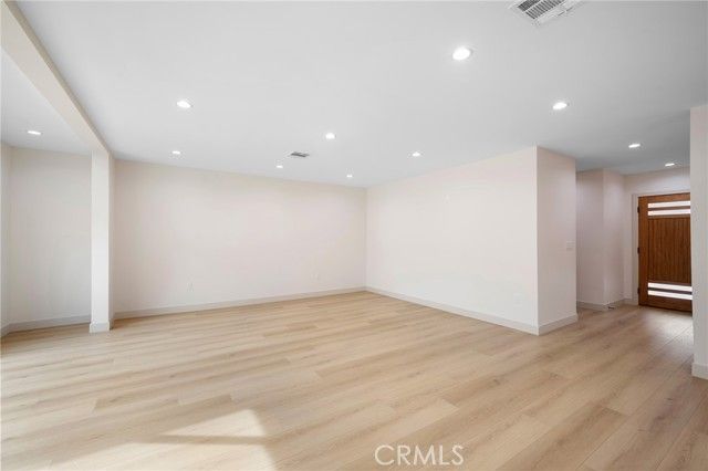 918 University, Burbank, CA 91504