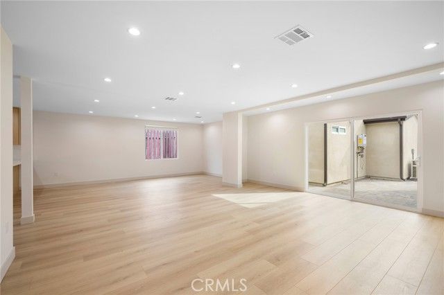 918 University, Burbank, CA 91504