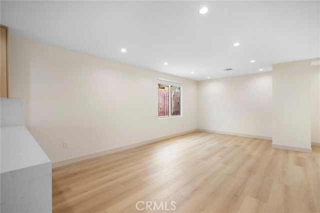 918 University, Burbank, CA 91504