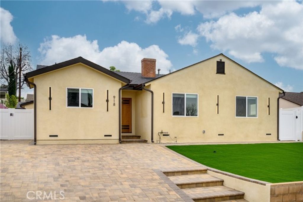 918 University, Burbank, CA 91504