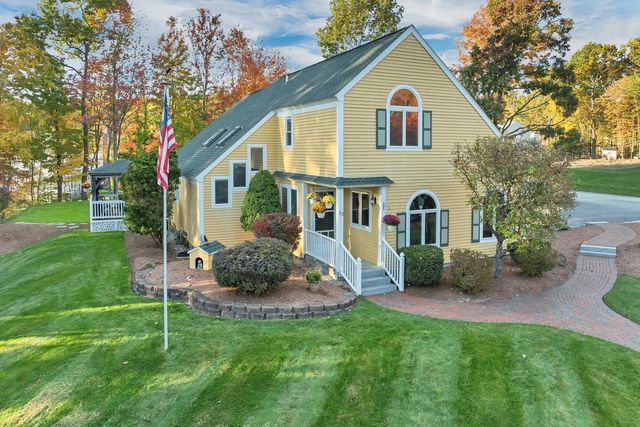32 Lindsay Road, Hooksett, NH 03106