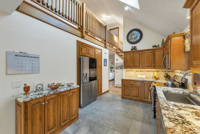 32 Lindsay Road, Hooksett, NH 03106
