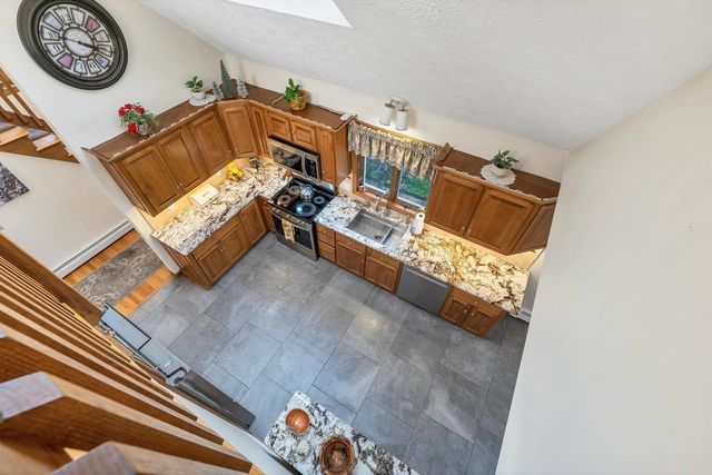32 Lindsay Road, Hooksett, NH 03106