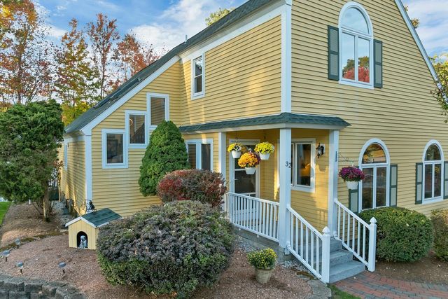 32 Lindsay Road, Hooksett, NH 03106