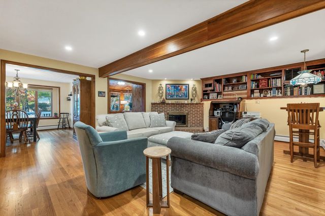 32 Lindsay Road, Hooksett, NH 03106
