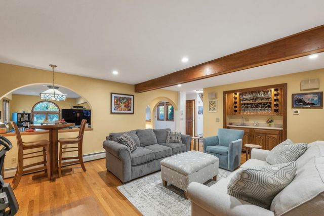 32 Lindsay Road, Hooksett, NH 03106