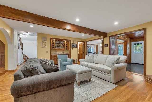 32 Lindsay Road, Hooksett, NH 03106