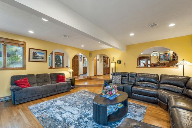 32 Lindsay Road, Hooksett, NH 03106
