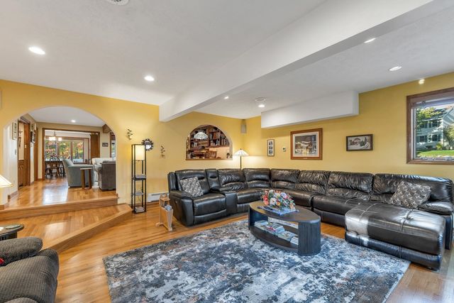32 Lindsay Road, Hooksett, NH 03106