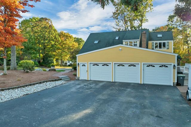 32 Lindsay Road, Hooksett, NH 03106