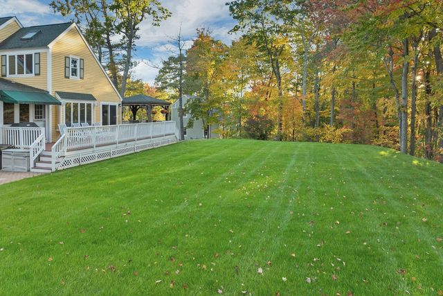 32 Lindsay Road, Hooksett, NH 03106