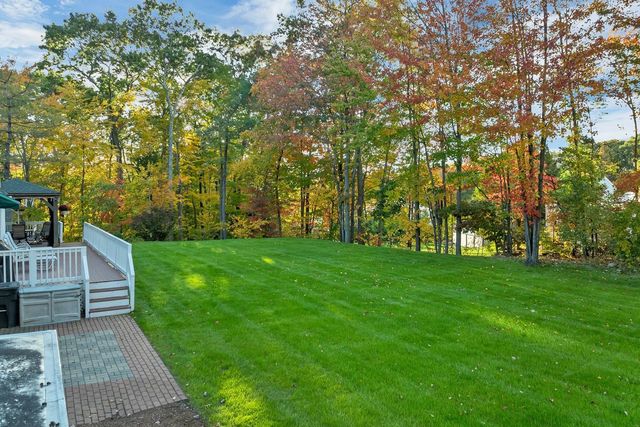 32 Lindsay Road, Hooksett, NH 03106