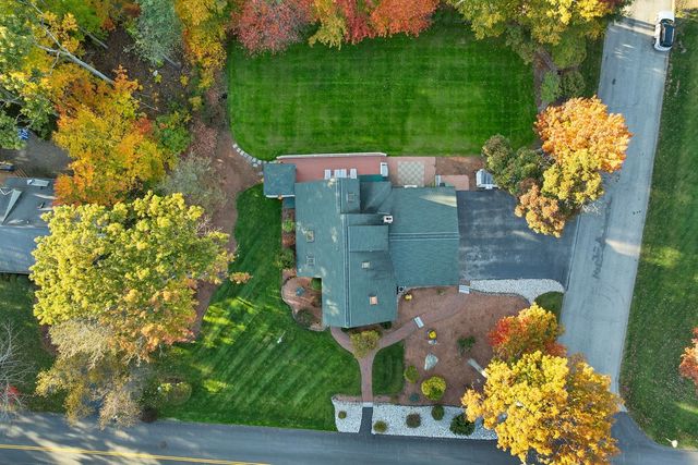 32 Lindsay Road, Hooksett, NH 03106