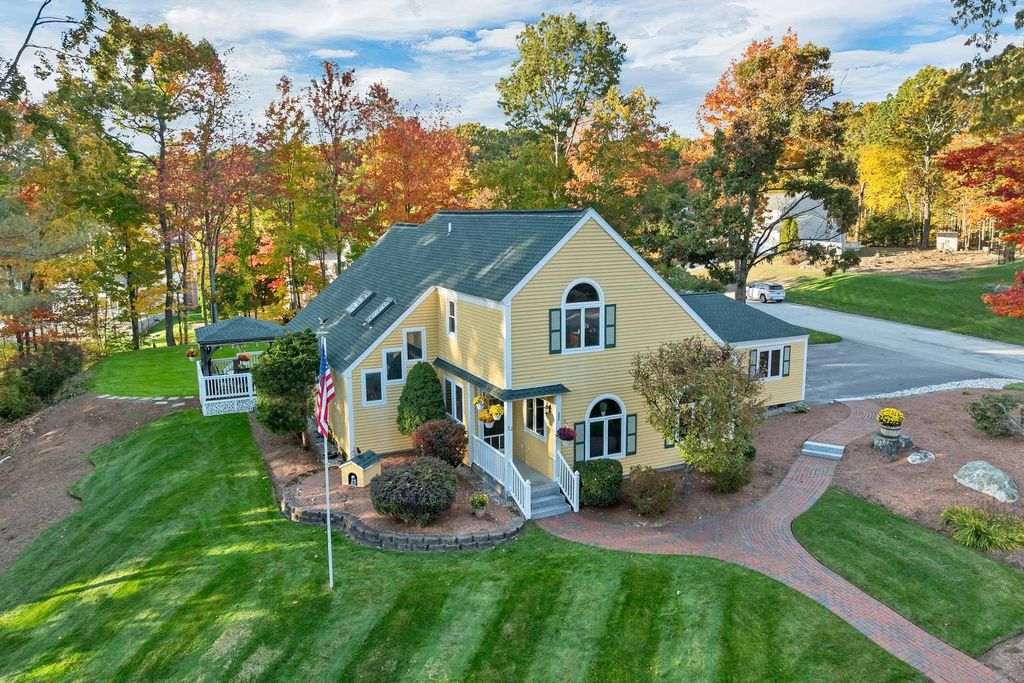 32 Lindsay Road, Hooksett, NH 03106