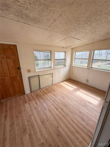 82 County Road 4681, Poplar Bluff, MO 63901