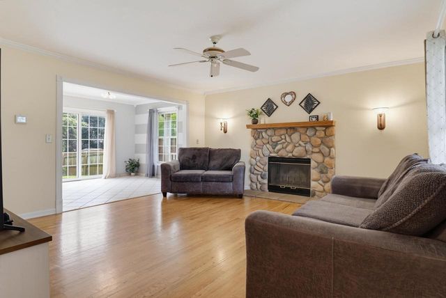 10348 S Robin LANE, Oak Creek, WI 53154