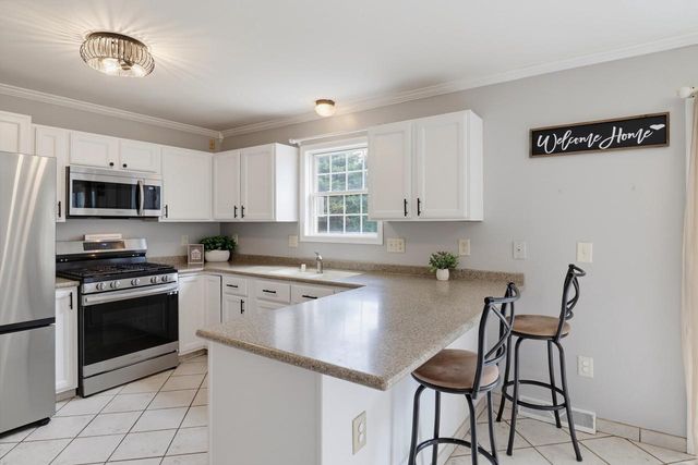 10348 S Robin LANE, Oak Creek, WI 53154