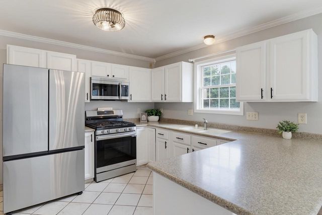 10348 S Robin LANE, Oak Creek, WI 53154